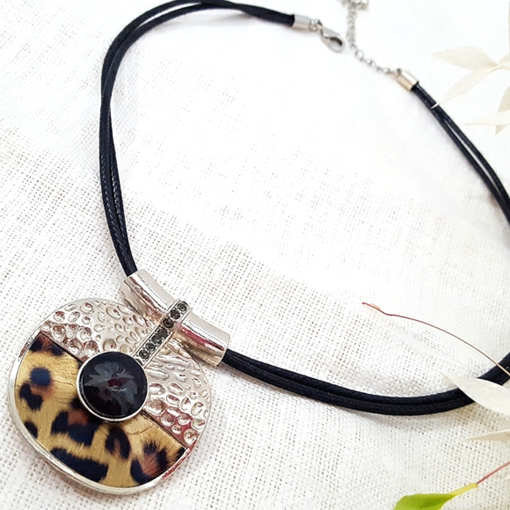 Vtg 90'S-Y2K🔥Medalion Short Necklacel Silver-Brown Leopard Print|Rehinestone